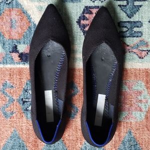 Rothy's black points